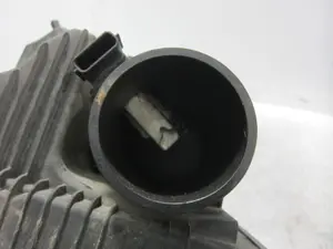 Foto de CAJA FILTRO AIRE RENAULT CLIO III 1.5 dCi Diesel (68 CV / 50 KW) referencia 8200398990 foto 7