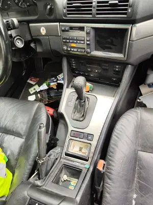 Foto de CONSOLA CENTRAL BMW SERIE 5 BERLINA (E39) 3.0 24V Turbodiesel CAT (193 CV / 142 KW) foto 2