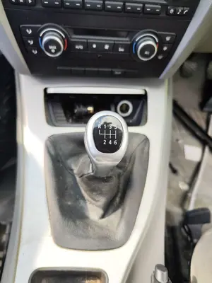 Foto de PALANCA CAMBIO BMW SERIE 3 BERLINA (E90) 2.0 Turbodiesel CAT (143 CV / 105 KW)