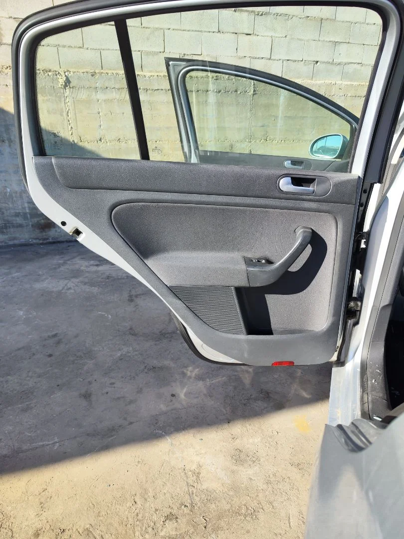 Foto de GUARNECIDO PUERTA TRASERA IZQUIERDA VOLKSWAGEN GOLF PLUS V (5M1) 1.9 TDI (105 CV / 77 KW)