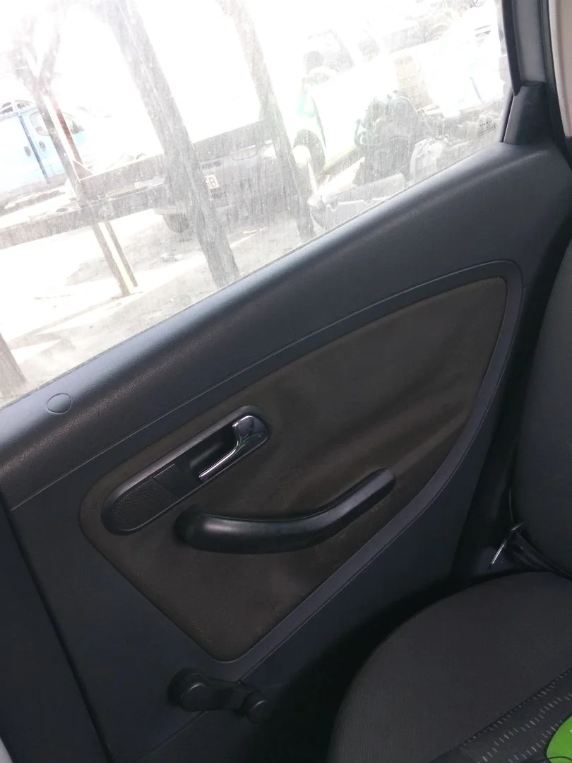 Foto de GUARNECIDO PUERTA TRASERA DERECHA SEAT CORDOBA BERLINA (6L2) 1.9 SDI (64 CV / 47 KW) referencia 6L4867212ADFKZ