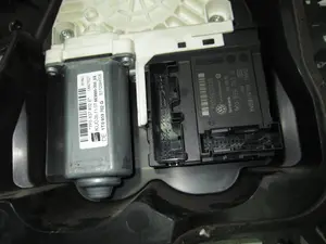 Foto de ELEVALUNAS DELANTERO DERECHO SEAT LEON (1P1) 2.0 16V T FSI (200 CV / 147 KW) referencia 1307175908 foto 4