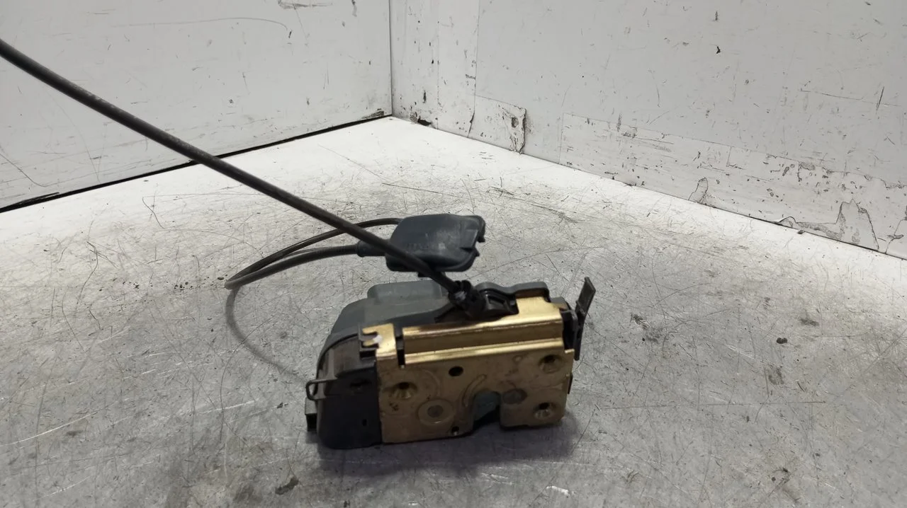 Foto de CERRADURA PUERTA TRASERA DERECHA RENAULT MEGANE II CLASSIC BERLINA 1.5 dCi Diesel (106 CV / 78 KW) referencia 8200212467