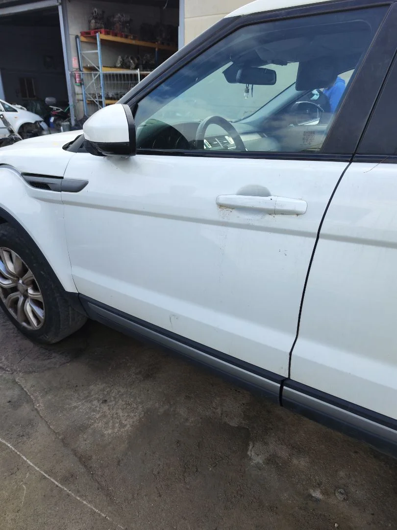 Foto de PUERTA DELANTERA IZQUIERDA LAND ROVER RANGE ROVER EVOQUE 2.0 Td4 CAT (150 CV / 110 KW)