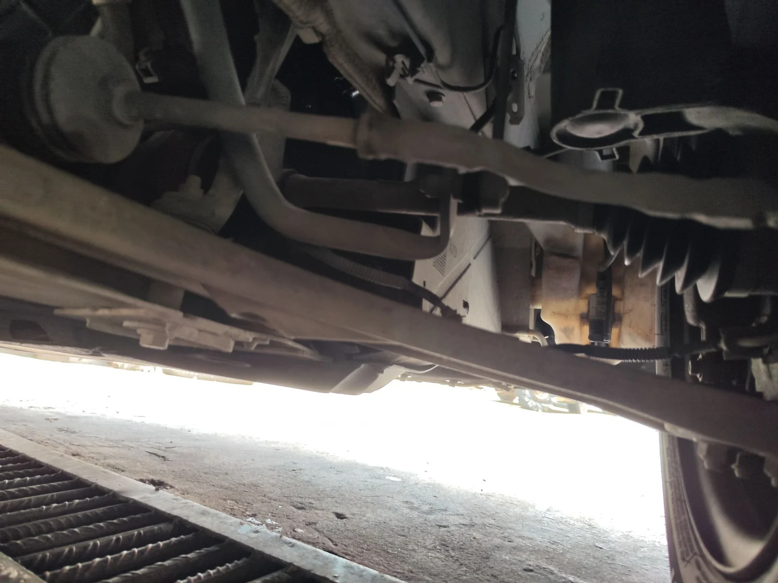 Foto de BRAZO SUSPENSION DELANTERO DERECHO OPEL VIVARO FURGÓN/COMBI 2.0 16V CDTI (114 CV / 84 KW)