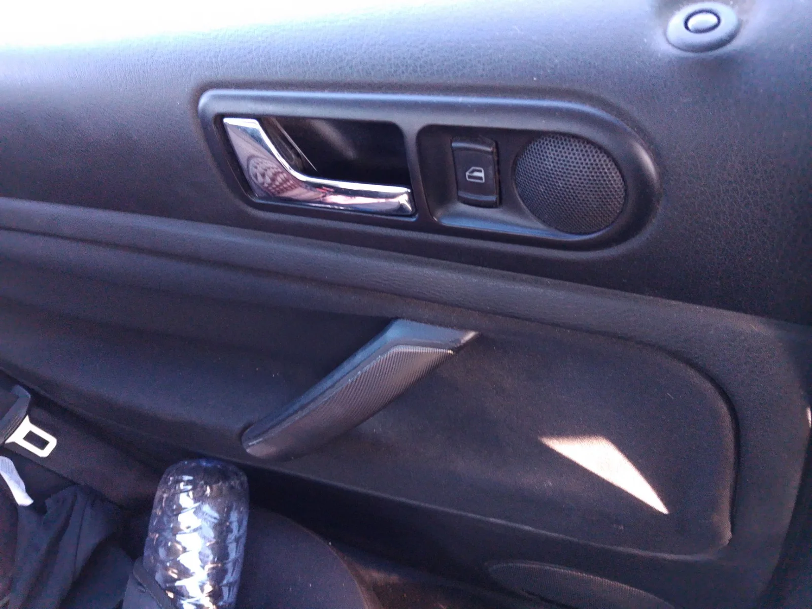 Foto de GUARNECIDO PUERTA TRASERA IZQUIERDA VOLKSWAGEN PASSAT BERLINA (3B3) 1.9 TDI (131 CV / 96 KW) referencia 3B5867211AAFKZ