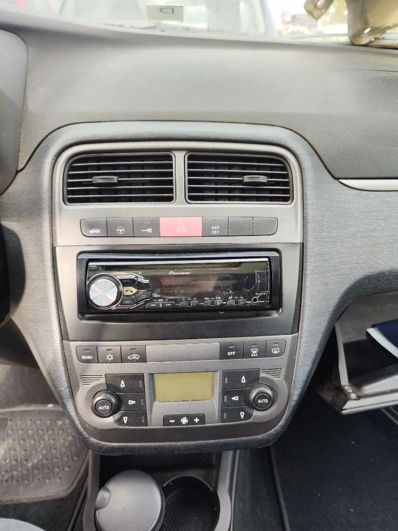 Foto de CONSOLA CENTRAL FIAT GRANDE PUNTO (199) 1.4 (95 CV / 70 KW)