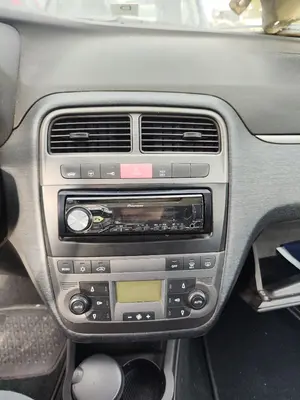 Foto de CONSOLA CENTRAL FIAT GRANDE PUNTO (199) 1.4  (95 CV / 70 KW)