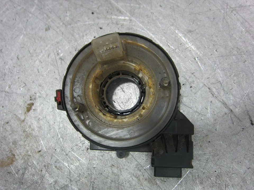 Foto de ANILLO AIRBAG VOLKSWAGEN GOLF VI (5K1)(10.2008) 1.6 TDI DPF (105 CV / 77 KW) referencia 1K0959653C