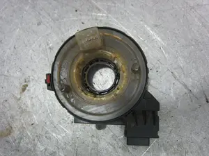 Foto de ANILLO AIRBAG VOLKSWAGEN GOLF VI (5K1)(10.2008) 1.6 TDI DPF (105 CV / 77 KW) referencia 1K0959653C