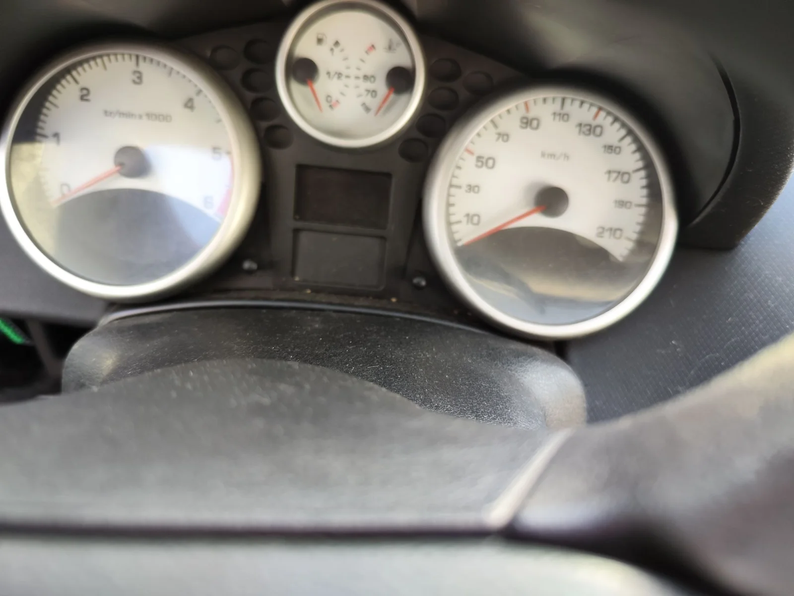 Foto de CUADRO INSTRUMENTOS PEUGEOT 207 1.4 HDi (68 CV / 50 KW)
