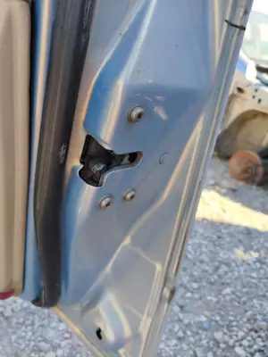 Foto de CERRADURA PUERTA DELANTERA DERECHA JAGUAR XJ 3.2 CAT (211 CV / 155 KW)