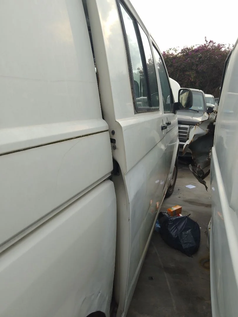 Foto de PUERTA LATERAL CORREDERA DERECHA VOLKSWAGEN T5 TRANSPORTER FURGÓN/COMBI (7H) 1.9 TDI CAT (AXB) (105 CV / 77 KW)