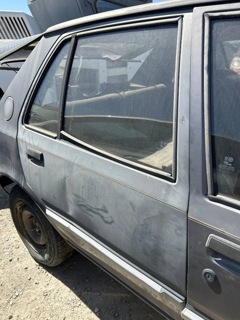 Foto de PUERTA TRASERA DERECHA PEUGEOT 309 1.6 (88 CV / 65 KW)