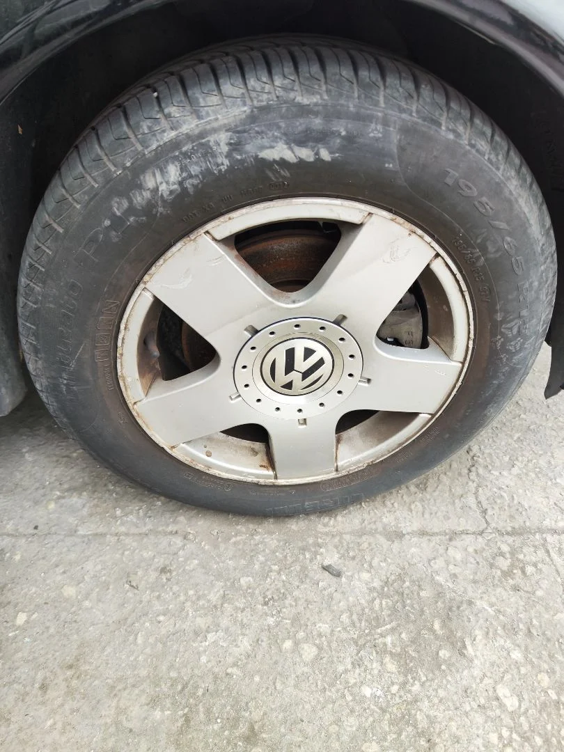 Foto de LLANTA VOLKSWAGEN BORA BERLINA (1J2)(1998) 1.9 TDI (110 CV / 81 KW)
