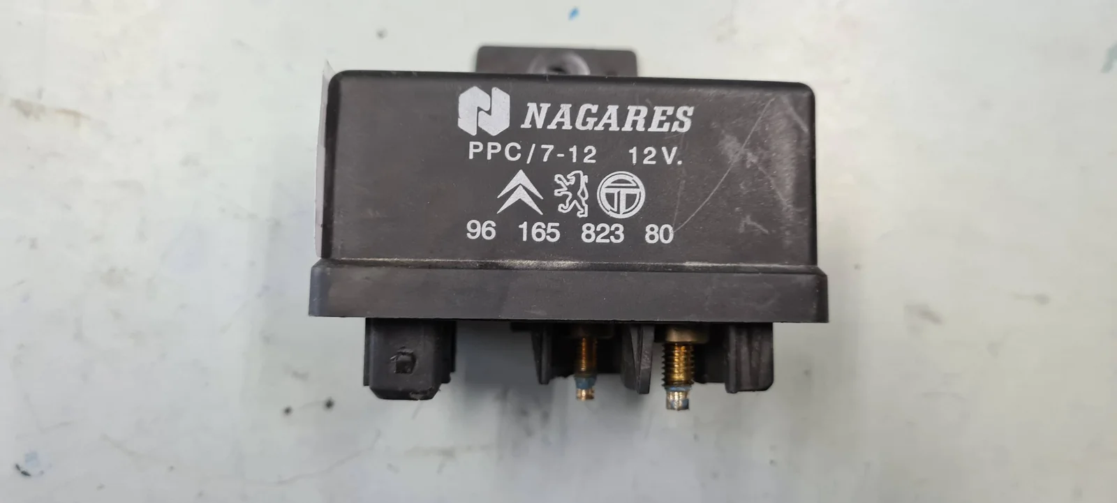 Foto de CAJA PRECALENTAMIENTO PEUGEOT 406 BERLINA (S1/S2) referencia 9619039780