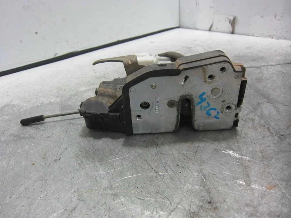 Foto de CERRADURA PUERTA TRASERA DERECHA BMW SERIE 3 BERLINA (E46) 3.0 24V Turbodiesel CAT (184 CV / 135 KW) referencia 51227011246