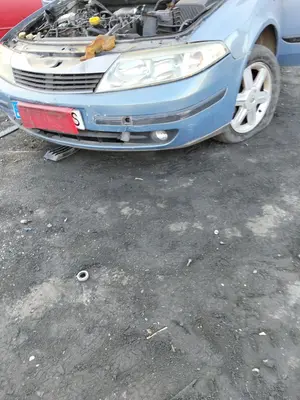 Foto de PARAGOLPES DELANTERO RENAULT LAGUNA II (BG0) 1.9 dCi Diesel CAT (101 CV / 74 KW) foto 2