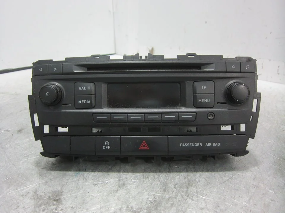 Foto de SISTEMA AUDIO / RADIO CD SEAT IBIZA BERLINA (6J5) 1.2 12V (69 CV / 51 KW) referencia 6J0035156