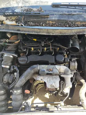 Foto de MOTOR COMPLETO CITROEN C4 BERLINA 1.6 16V HDi (90 CV / 66 KW) referencia 9HX foto 2