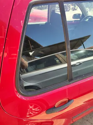 Foto de LUNA CUSTODIA TRASERA DERECHA VOLKSWAGEN GOLF IV BERLINA (1J1)(10.1997) 1.9 TDI (90 CV / 66 KW)