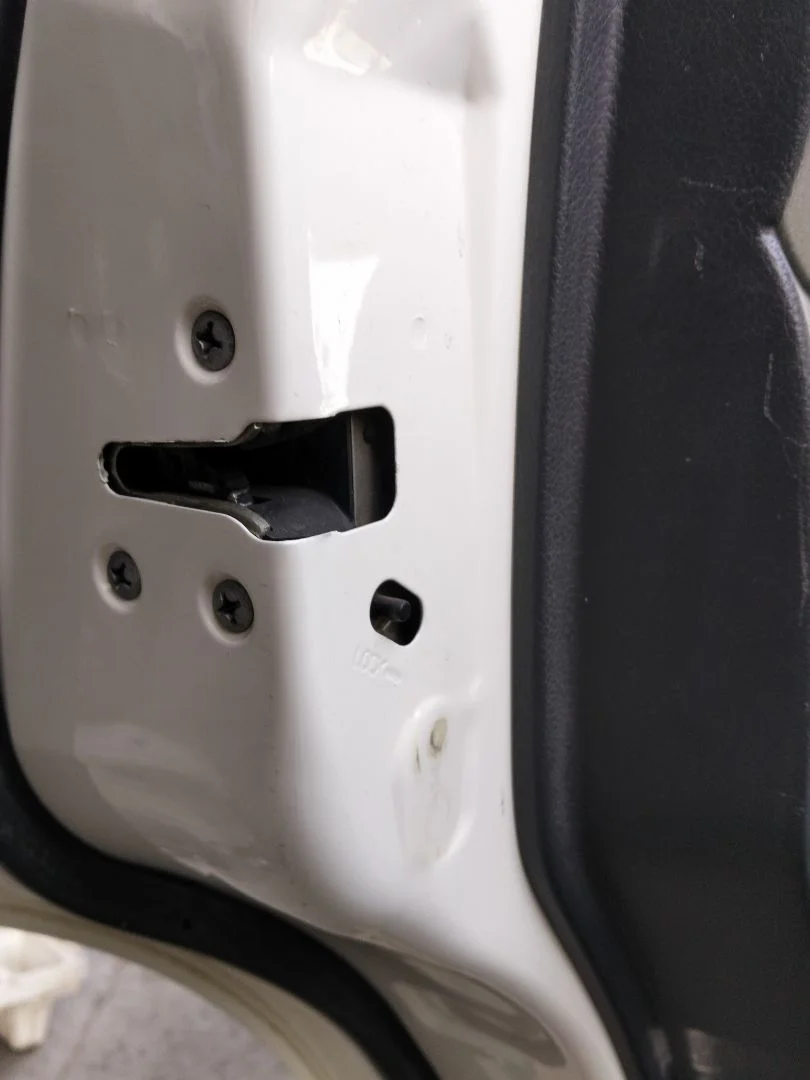 Foto de CERRADURA PUERTA TRASERA IZQUIERDA NISSAN QASHQAI (J11E) 1.2 16V CAT (116 CV / 85 KW)