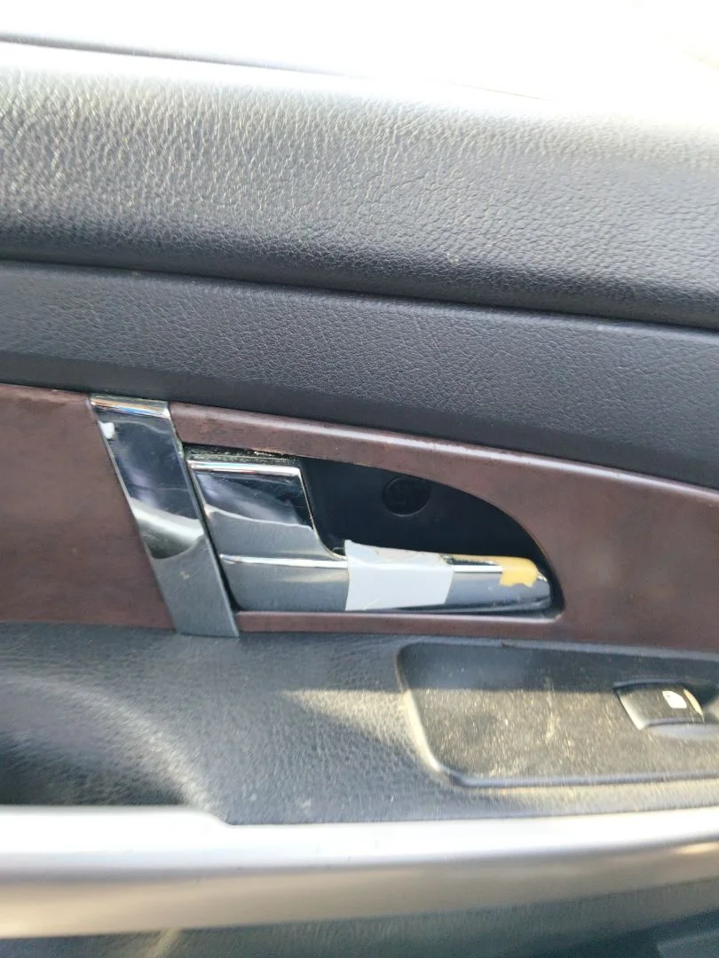 Foto de MANETA INTERIOR DELANTERA IZQUIERDA SSANGYONG REXTON 2.7 Turbodiesel CAT (160 CV / 118 KW)