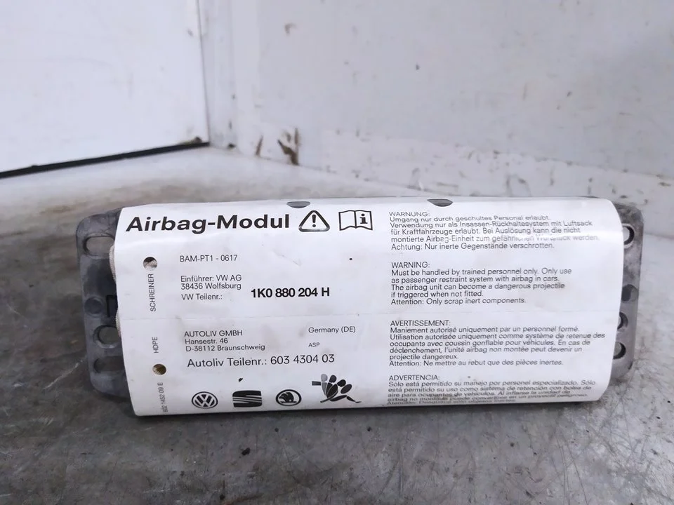 Foto de AIRBAG DELANTERO DERECHO VOLKSWAGEN GOLF V (1K1)(10.2003) 1.9 TDI (90 CV / 66 KW) referencia 1K0880204