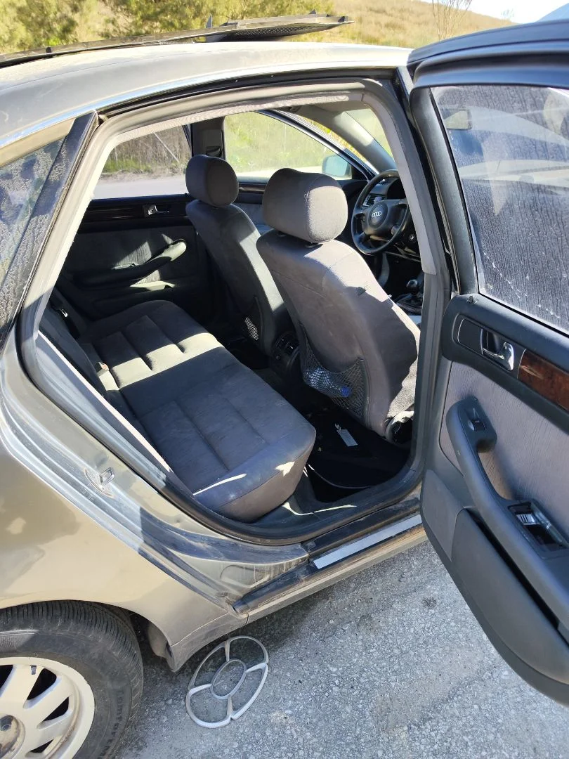 Foto de GOMAS CONTORNO PUERTA AUDI A6 BERLINA (4B2) 2.4 V6 30V (165 CV / 121 KW)