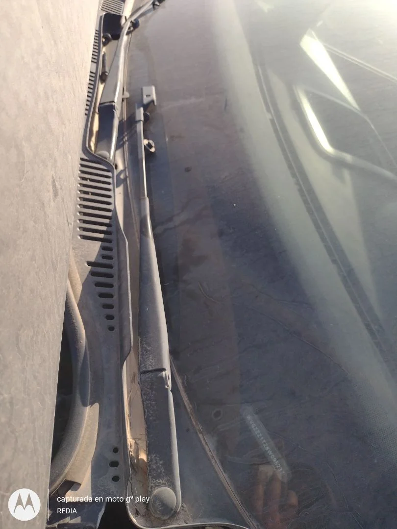 Foto de BRAZO LIMPIA DELANTERO IZQUIERDO VOLKSWAGEN TOURAN (1T2) 1.9 TDI (105 CV / 77 KW) referencia 2K1955409B