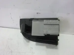 Foto de MANDO ELEVALUNAS TRASERO IZQUIERDO AUDI ALLROAD QUATTRO QUATTRO (4B5) 2.5 V6 24V TDI (180 CV / 132 KW) referencia 4B0959855A foto 4