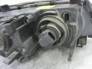 Foto de FARO IZQUIERDO BMW SERIE 3 BERLINA (E46) 2.0 16V Diesel CAT (136 CV / 100 KW) referencia 0301089205 foto 6