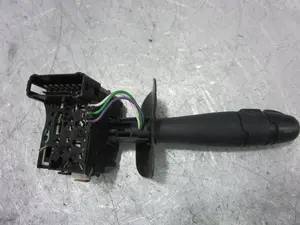 Foto de MANDO LUCES RENAULT CLIO II FASE II (B/CB0) 1.2 (58 CV / 43 KW) referencia 7701047551 foto 2