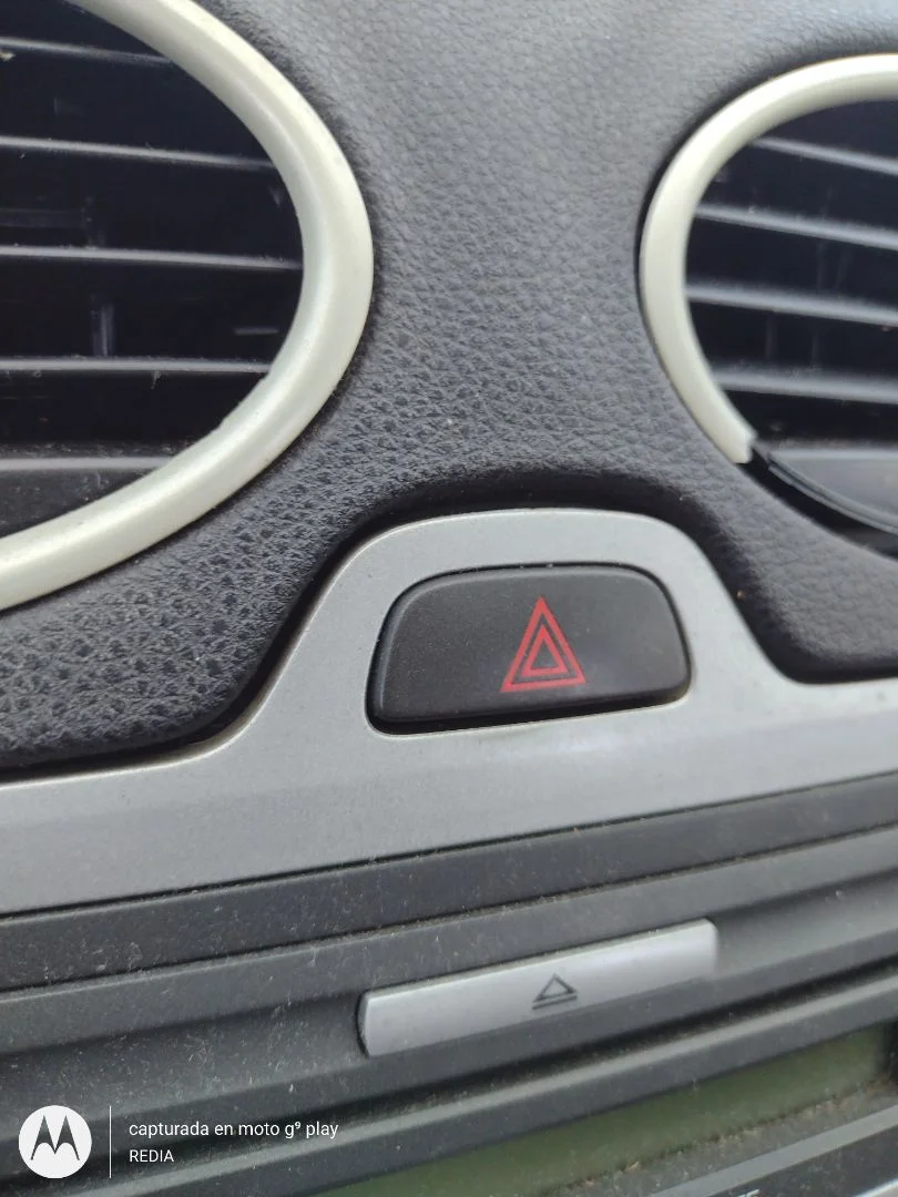 Foto de WARNING FORD FOCUS SPORTBREAK (CAP) 1.6 16V CAT (101 CV / 74 KW)