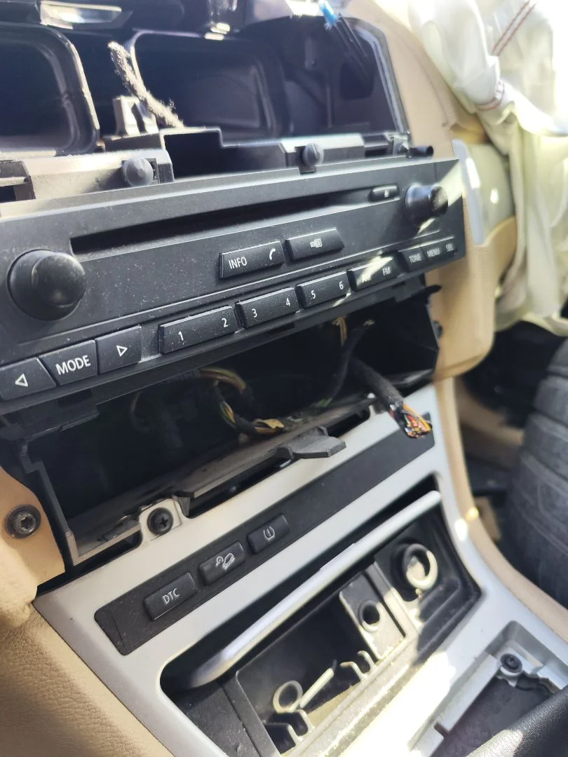 Foto de SISTEMA AUDIO / RADIO CD BMW SERIE X3 (E83) 2.0 16V Diesel CAT (150 CV / 110 KW)