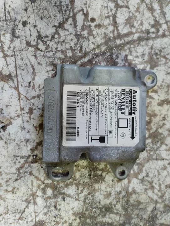 Foto de CENTRALITA AIRBAG RENAULT MEGANE I FASE 2 BERLINA (BA0) 1.6 (107 CV / 79 KW) referencia 550548400