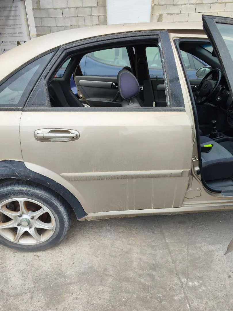 Foto de PUERTA TRASERA DERECHA CHEVROLET LACETTI 1.6 CAT (109 CV / 80 KW) referencia 96547900