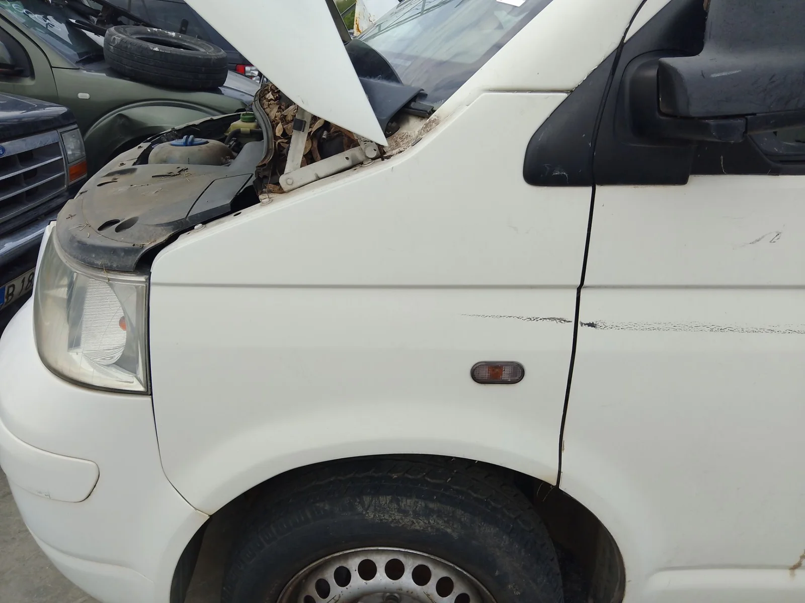 Foto de ALETA DELANTERA IZQUIERDA VOLKSWAGEN T5 TRANSPORTER FURGÓN/COMBI (7H) 1.9 TDI CAT (AXB) (105 CV / 77 KW)