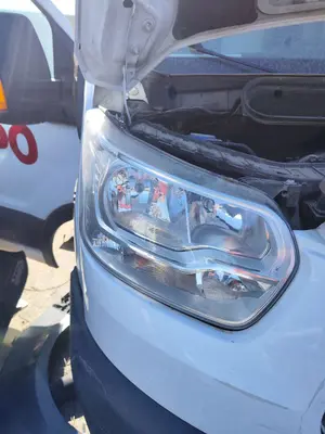 Foto de FARO DERECHO FORD TRANSIT CHASIS CABINA (TTG) 2.0 TDCi CAT (170 CV / 125 KW)