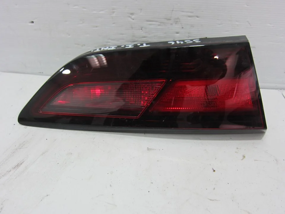Foto de PILOTO TRASERO IZQUIERDO INTERIOR OPEL ASTRA K BERLINA 5P 1.4 16V SIDI Turbo (125 CV / 92 KW) referencia 39032988BBC