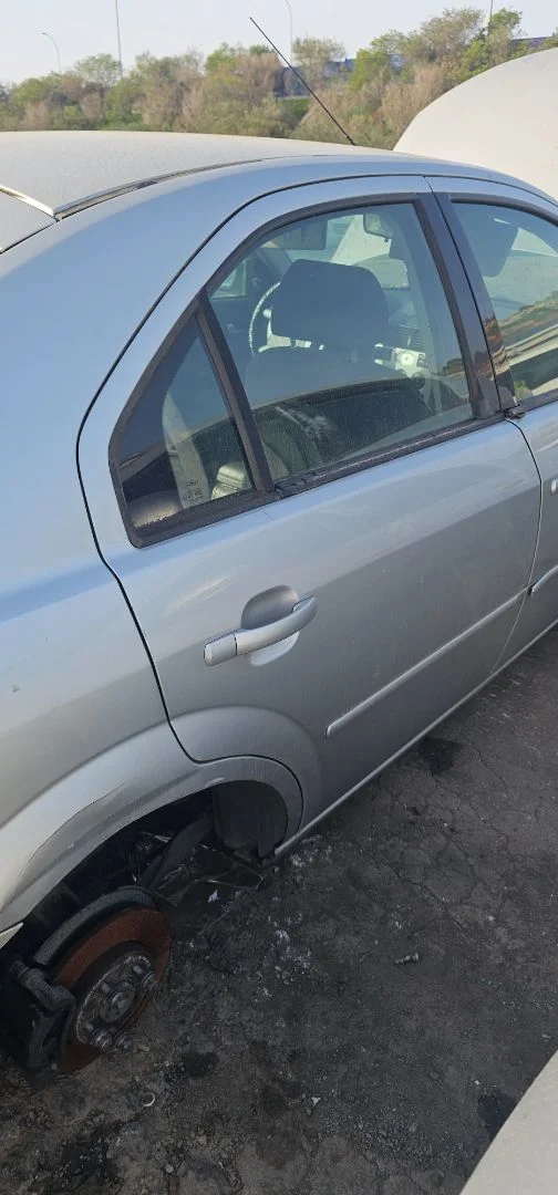 Foto de PUERTA TRASERA DERECHA FORD MONDEO BERLINA (GE) 2.0 16V DI TD CAT (116 CV / 85 KW) referencia 1446441