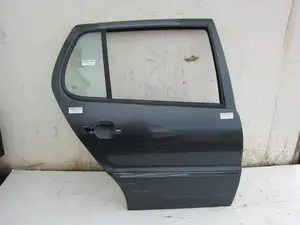 Foto de PUERTA TRASERA DERECHA VOLKSWAGEN POLO III BERLINA (6N2) 1.4 16V (75 CV / 55 KW)