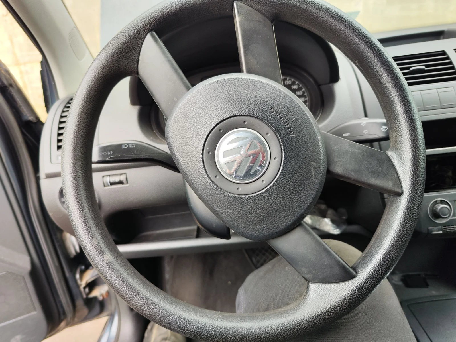 Foto de VOLANTE VOLKSWAGEN POLO IV (9N1) 1.4 16V (75 CV / 55 KW) referencia 6Q0419091L FKZ