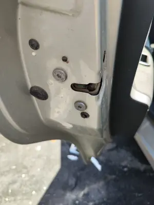 Foto de CERRADURA PUERTA TRASERA IZQUIERDA PEUGEOT 207 1.4  (73 CV / 54 KW) referencia 9138H8