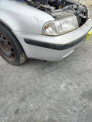 Foto de PARAGOLPES DELANTERO SKODA OCTAVIA BERLINA (1U2) 1.9 TDI (90 CV / 66 KW) referencia 1U0807221K foto 4