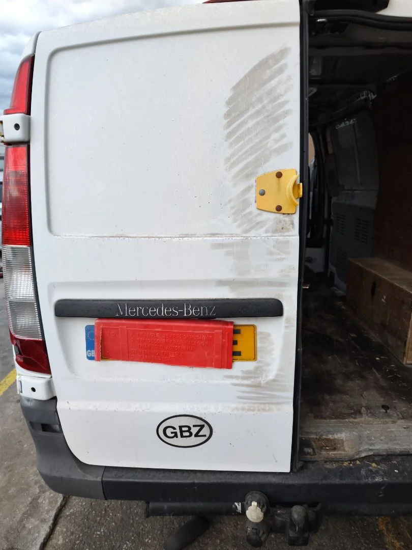 Foto de PORTON TRASERO IZQUIERDO MERCEDES-BENZ VITO FURGÓN (639) 2.1 CDI CAT (109 CV / 80 KW) referencia A6397400102