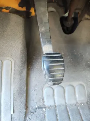 Foto de PEDAL EMBRAGUE RENAULT KANGOO II (F/KW0) 1.5 dCi Diesel CAT (86 CV / 63 KW)
