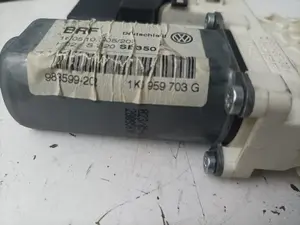 Foto de MOTOR ELEVALUNAS TRASERO IZQUIERDO SEAT LEON (1P1) referencia 1K0959703G foto 4