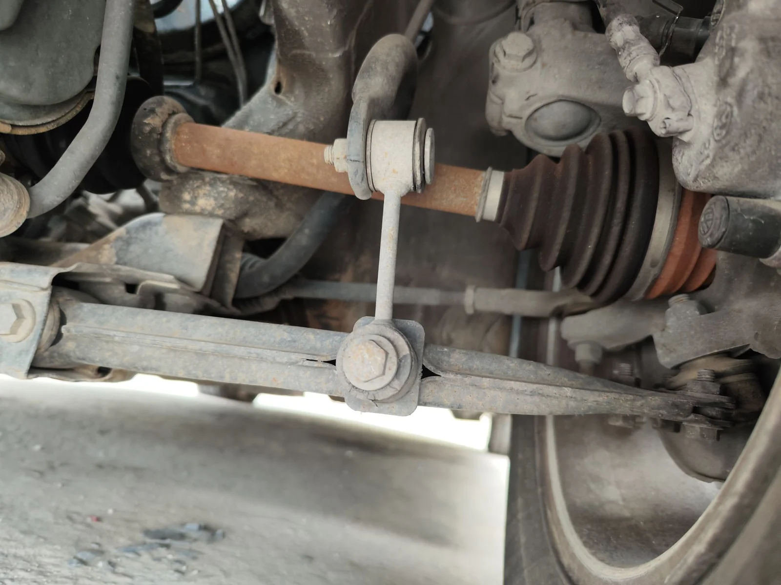 Foto de BRAZO SUSPENSION DELANTERO IZQUIERDO VOLKSWAGEN BORA BERLINA (1J2)(1998) 1.9 TDI (110 CV / 81 KW)