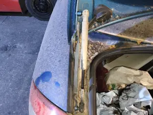 Foto de AMORTIGUADORES MALETERO / PORTON AUDI A4 BERLINA (8E)